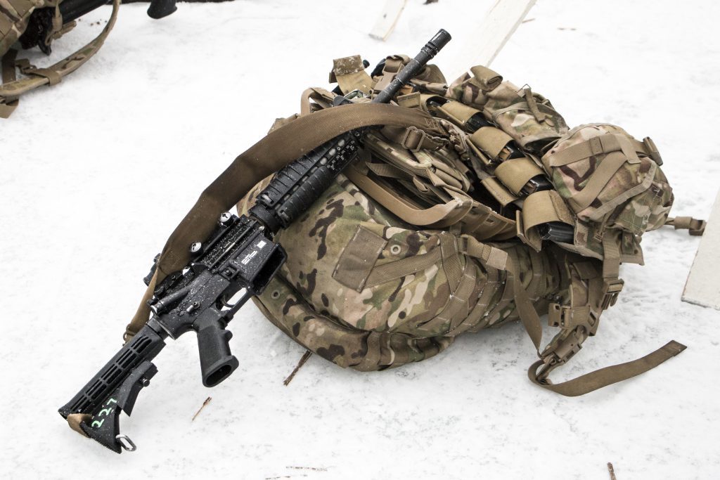 Yhdysvaltojen joukot harjoittelevat talvisodankäyntiä Latviassa.